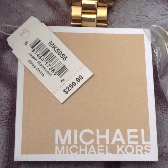 Large gold Michael Kors watch - Picture 4 of 5